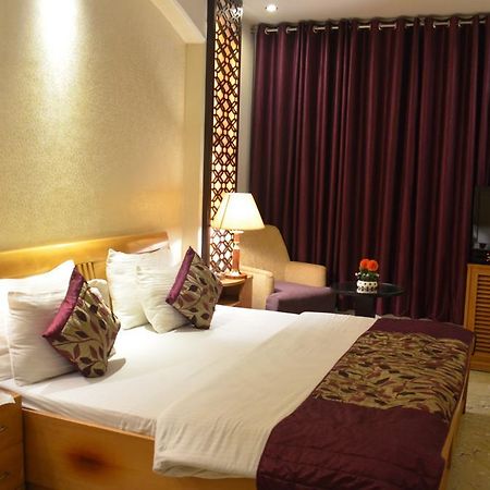 Hotel Emperor Palms Új-Delhi Kültér fotó