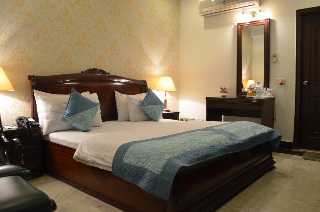 Hotel Emperor Palms Új-Delhi Kültér fotó