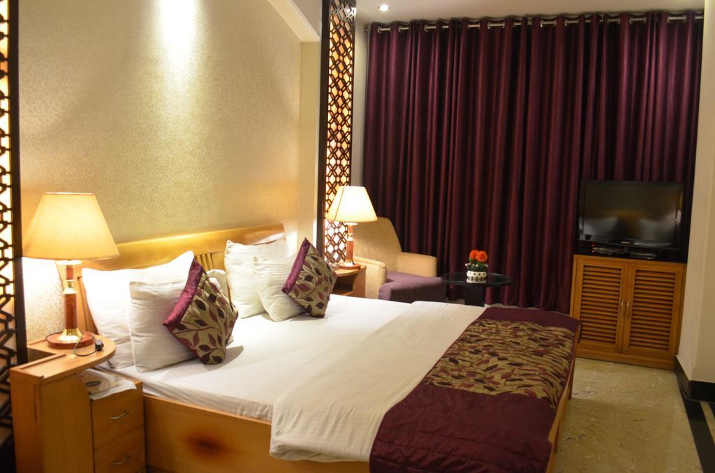 Hotel Emperor Palms Új-Delhi Kültér fotó