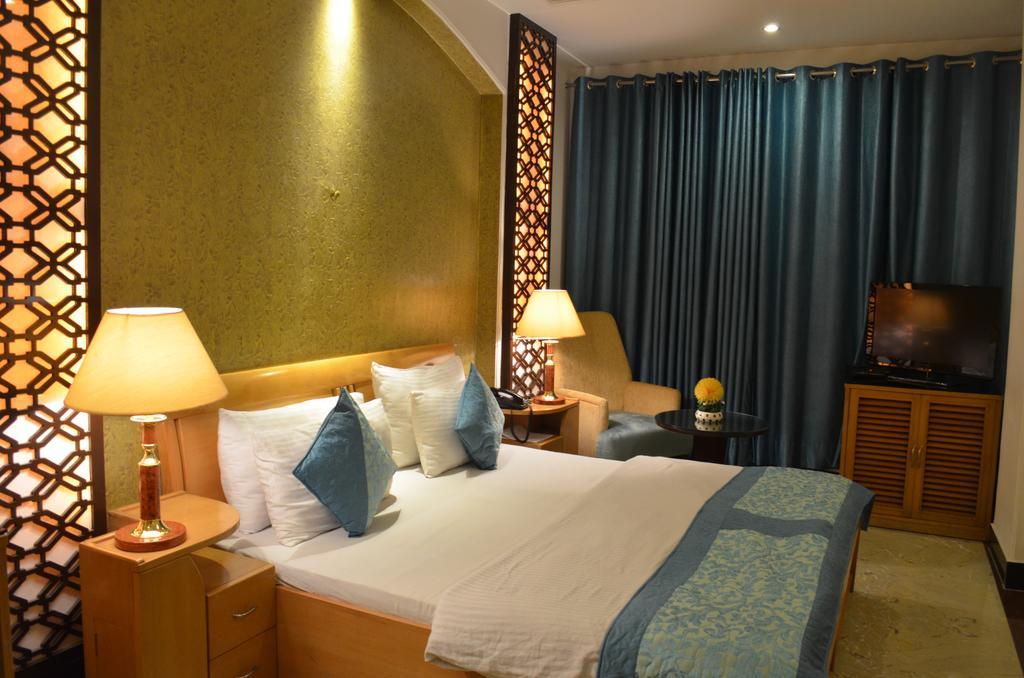 Hotel Emperor Palms Új-Delhi Kültér fotó