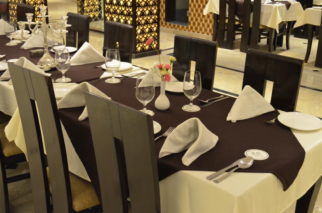 Hotel Emperor Palms Új-Delhi Kültér fotó